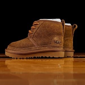 UGG Toddlers Neumel II Boots size 10 children’s kids boys girls chestnut brown